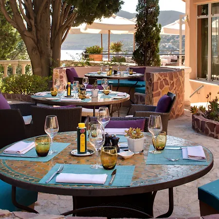 Hotel Tiara Yaktsa Cote D'azur 5*