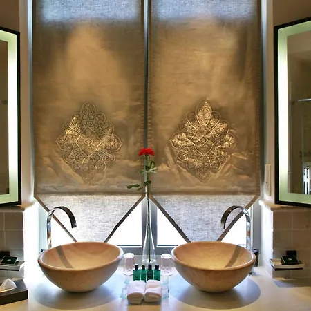 Hotel Tiara Yaktsa Cote D'azur 5*