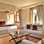 Tiara Yaktsa Cote D'azur 5*