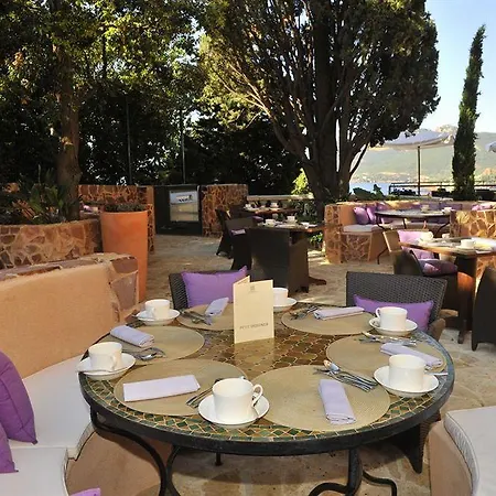 Otel Tiara Yaktsa Cote D'azur 5*