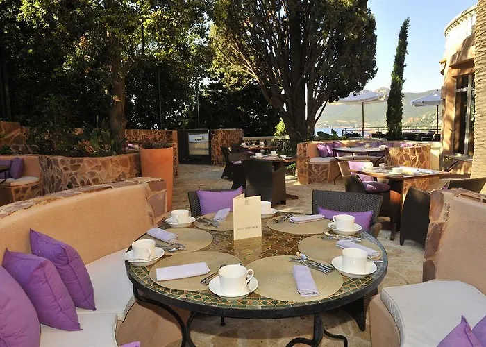 Hotel Tiara Yaktsa Cote D'azur 5*