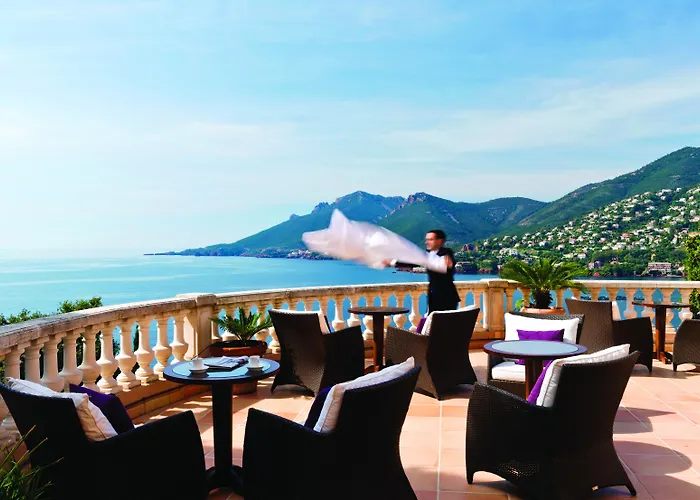 Hotel Tiara Yaktsa Cote D'azur 5*