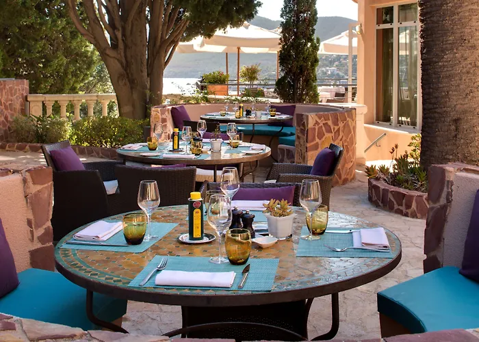 Hotel Tiara Yaktsa Cote D'azur 5*