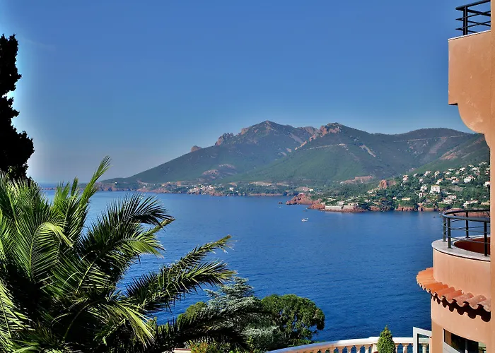 Tiara Yaktsa Cote D'azur Hotel